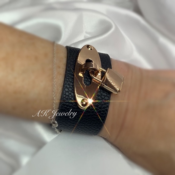 đź’ŽCUFF Black Vegan Leather with Gold Dandle Lock Bracelet, Stylish - Picture 4 of 4